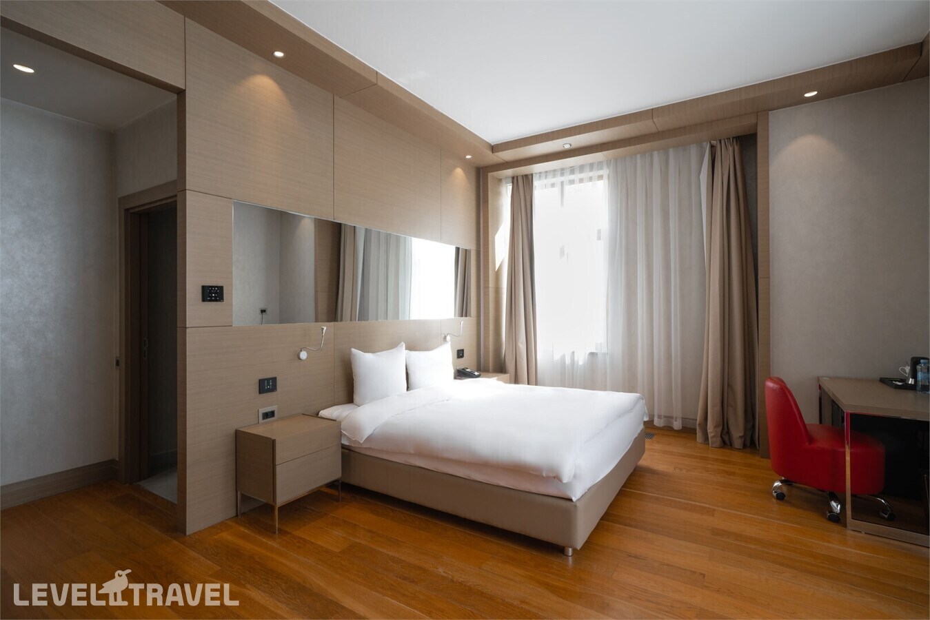 фотографии номера Представительский люкс отеля Ibis Styles (Ex. Отель Горки Арт) в Россия(курорт Красная Поляна 960) - фото №1