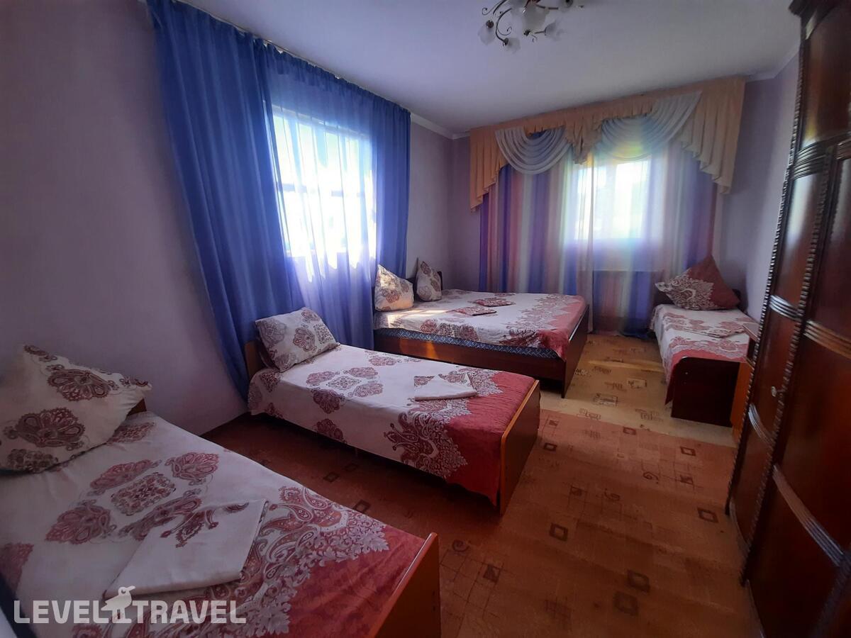фотографии номера Пятиместный экономичный отеля Гостевой Дом Мандариновый Рай в Абхазия(Новый Афон) - фото №3
