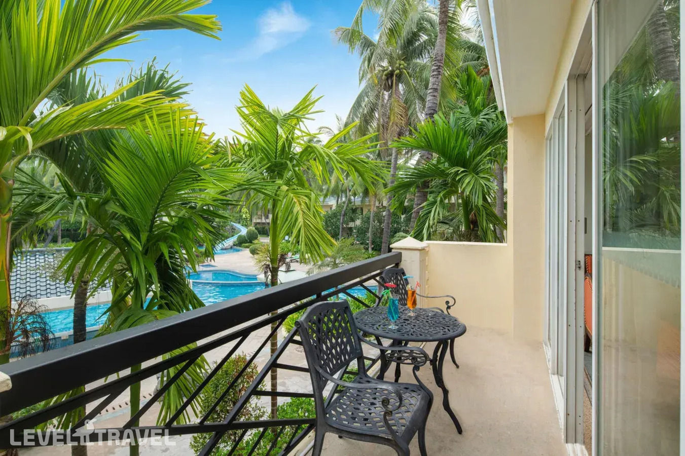 фотографии номера Стандартный с видом на бассейн отеля Palm Beach Resort & Spa в Китай(Санья) - фото №10
