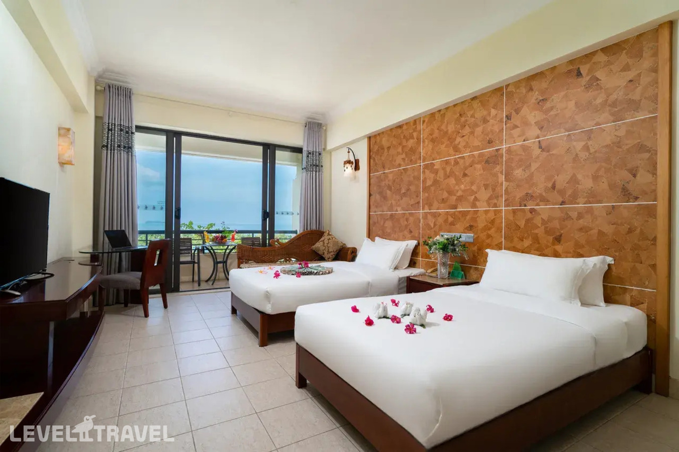 фотографии номера Делюкс с видом на океан (две односпальные кровати) отеля Palm Beach Resort & Spa в Китай(Санья) - фото №1