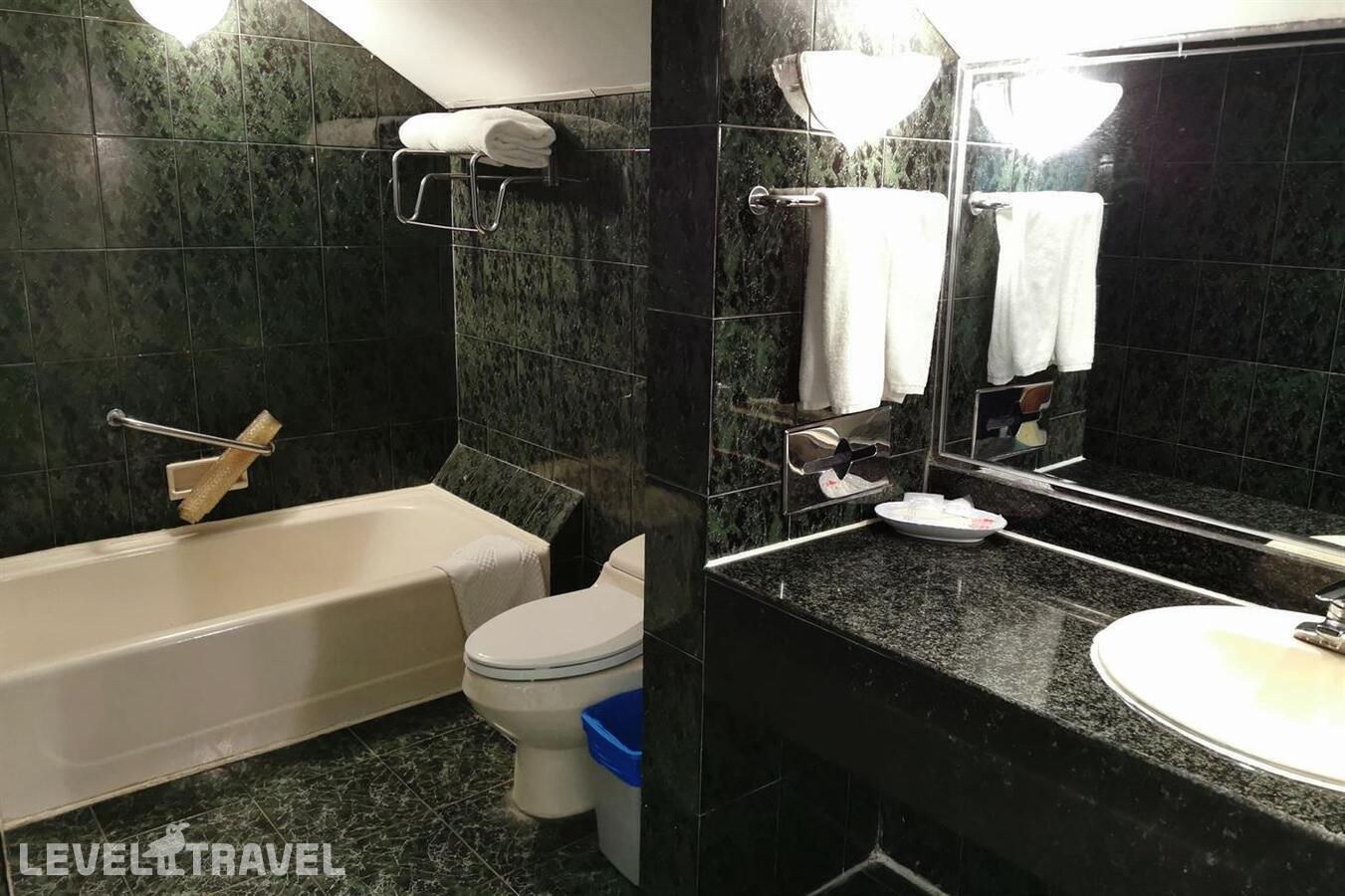 фотографии номера Семейный люкс (две односпальные кровати) отеля Palm Beach Resort & Spa в Китай(Санья) - фото №4