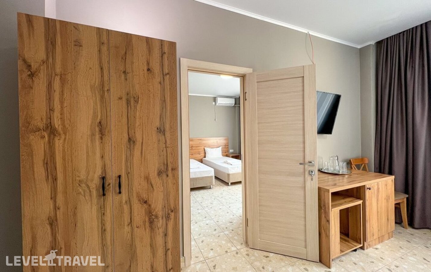 фотографии номера Четырехместный с отдельным входом отеля Napra Spa Hotel в Абхазия(Амзара) - фото №4