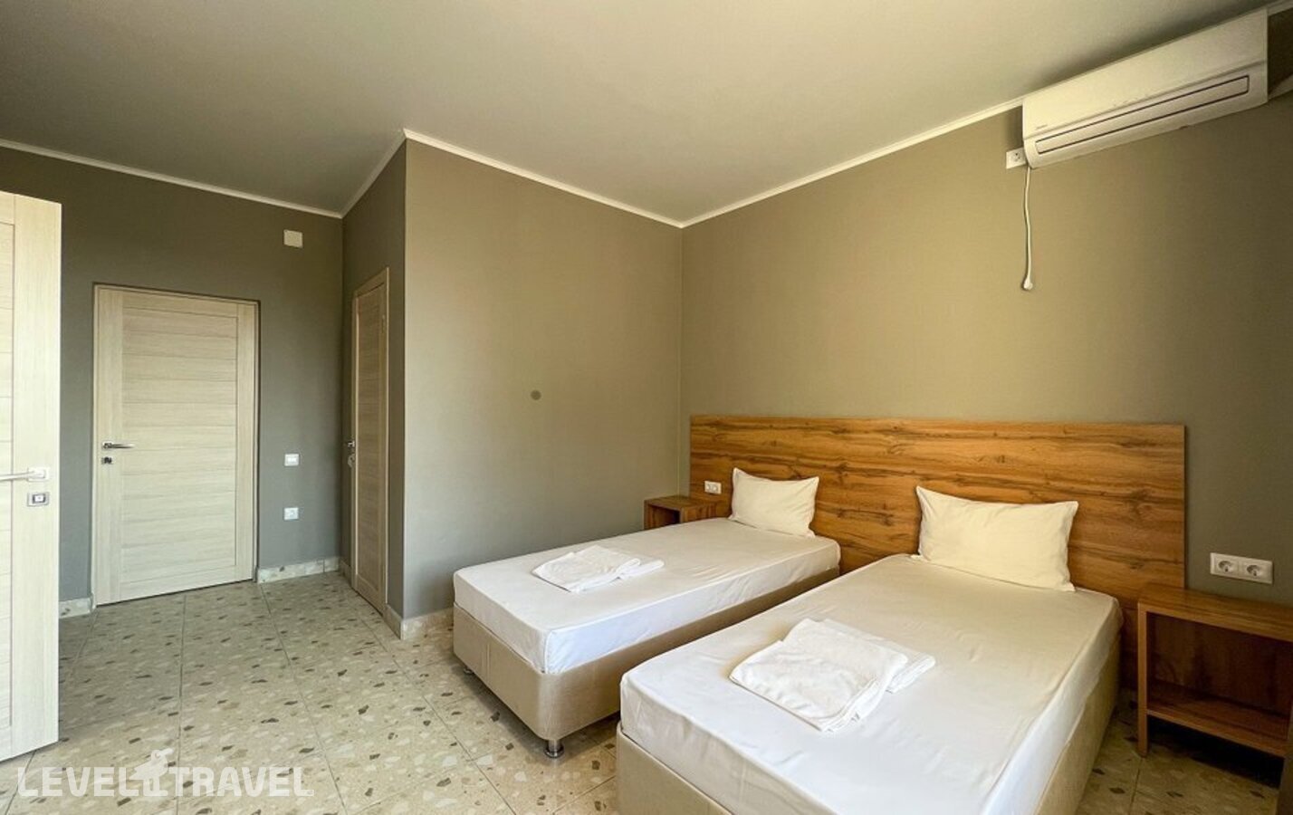 фотографии номера Четырехместный с отдельным входом отеля Napra Spa Hotel в Абхазия(Амзара) - фото №1