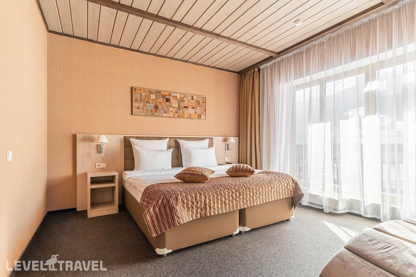 фотографии номера Люкс (две односпальные кровати) отеля Arkhyz Royal Resort & Spa в Россия(Архыз) - фото №5