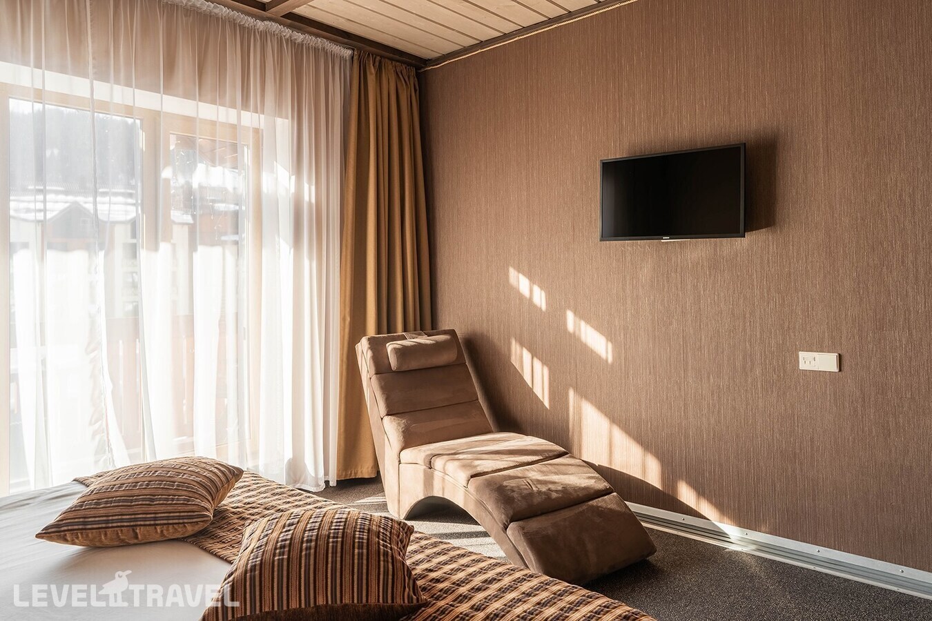 фотографии номера Люкс (две односпальные кровати) отеля Arkhyz Royal Resort & Spa в Россия(Архыз) - фото №6