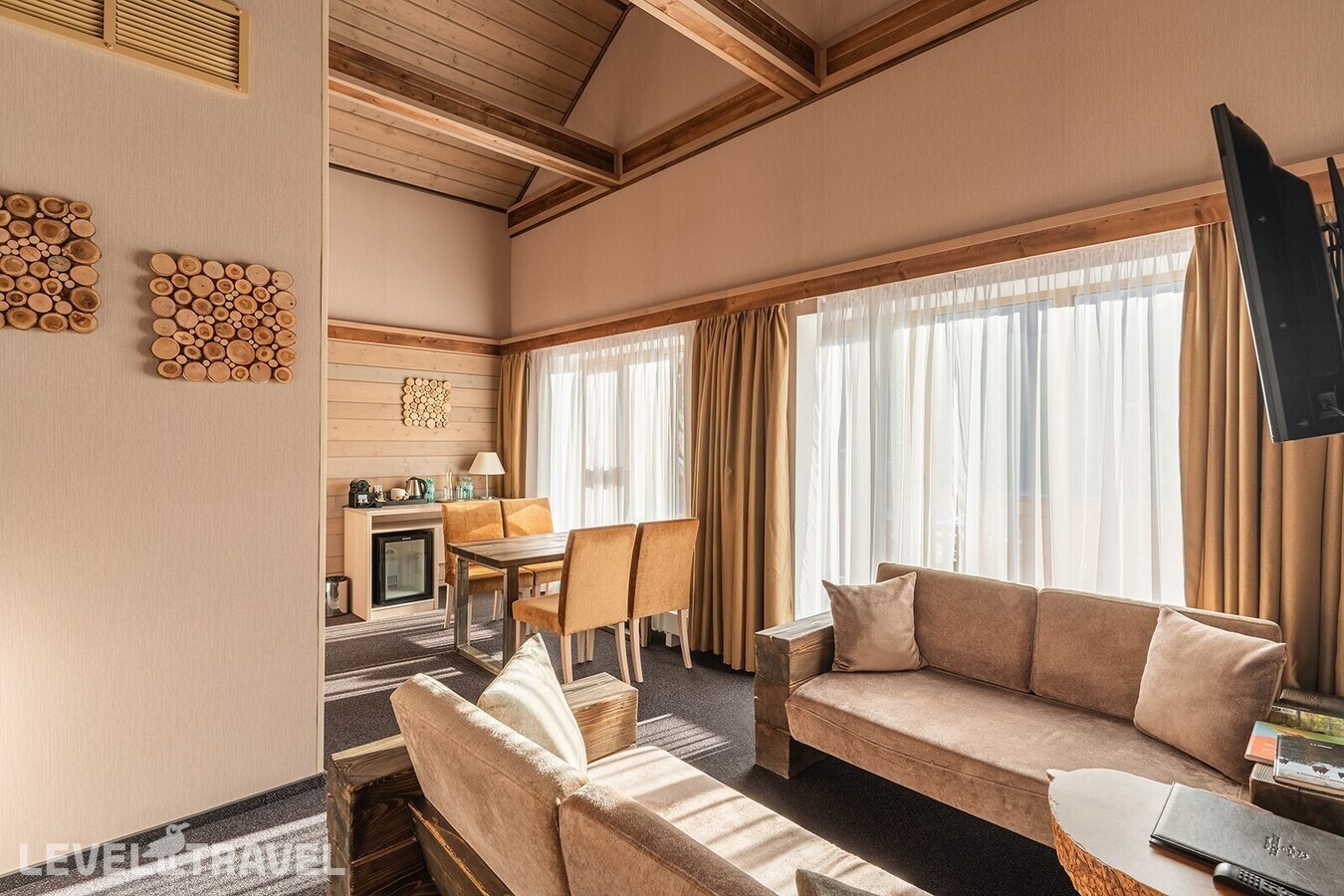 фотографии номера Люкс королевский отеля Arkhyz Royal Resort & Spa в Россия(Архыз) - фото №4