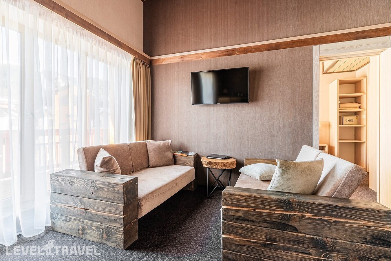фотографии номера Люкс королевский отеля Arkhyz Royal Resort & Spa в Россия(Архыз) - фото №8