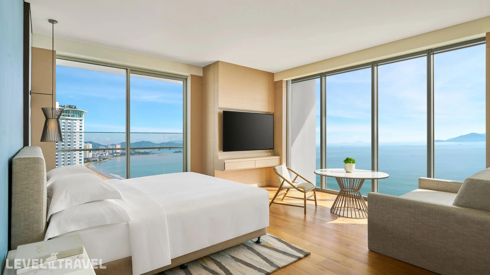 фотографии номера Делюкс с видом на океан отеля Hyatt Regency Nha Trang в Вьетнам(Нячанг) - фото №2