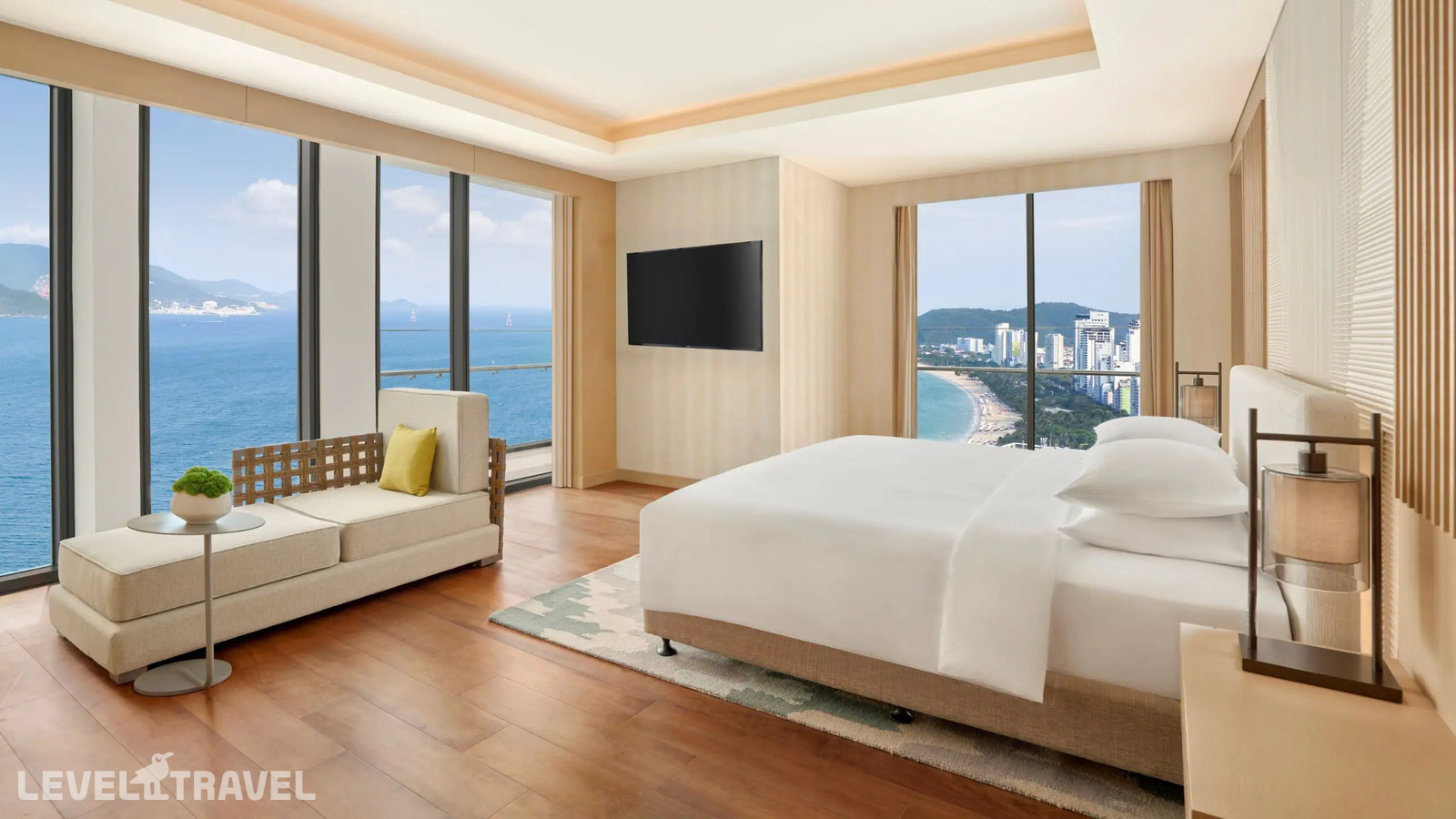 фотографии номера Люкс Nha Trang Bay отеля Hyatt Regency Nha Trang в Вьетнам(Нячанг) - фото №1
