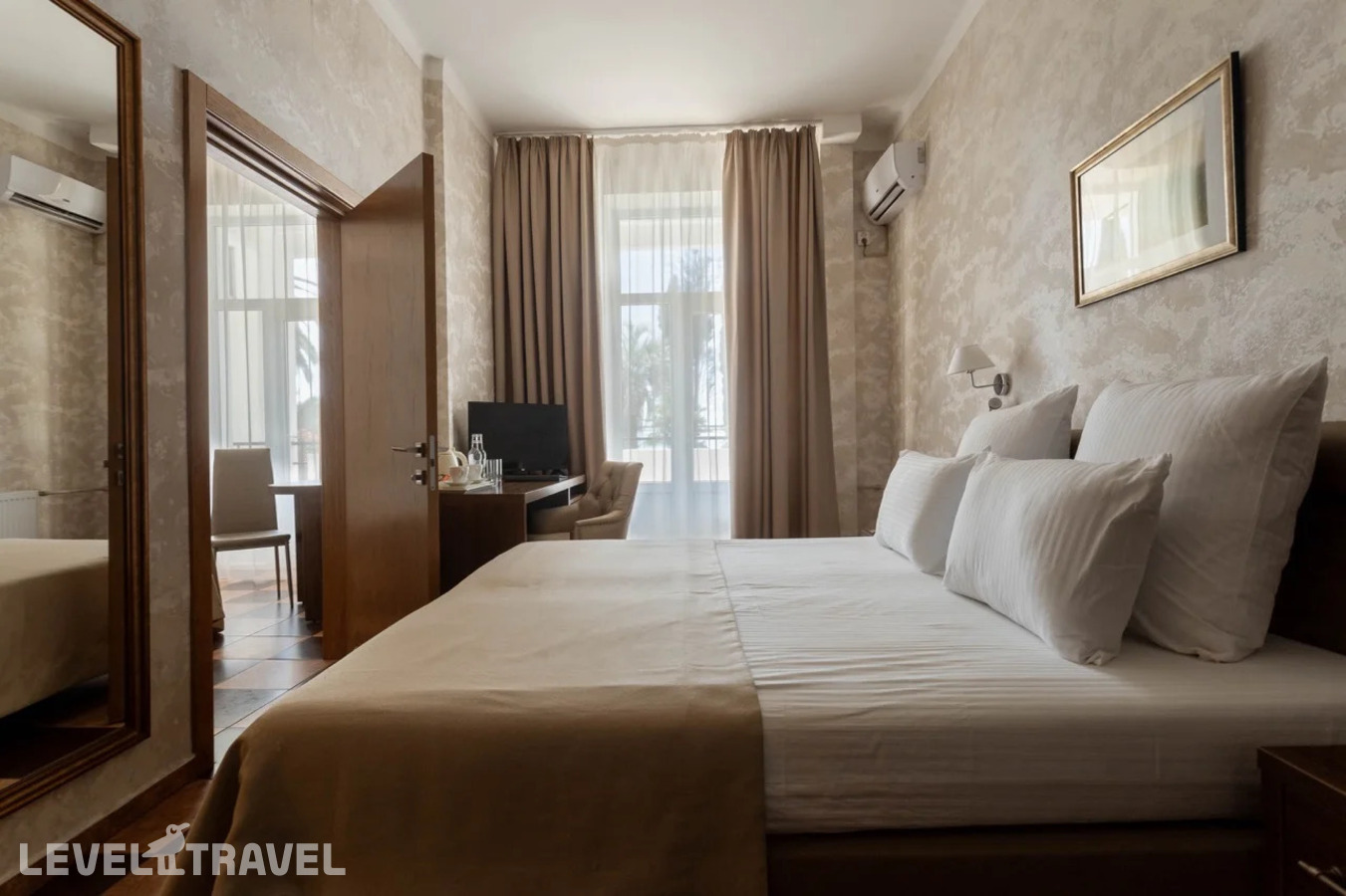 фотографии номера Семейный (2 спальни) (корпус 2) отеля Amra Park Hotel & Spa в Абхазия(Гагра) - фото №1
