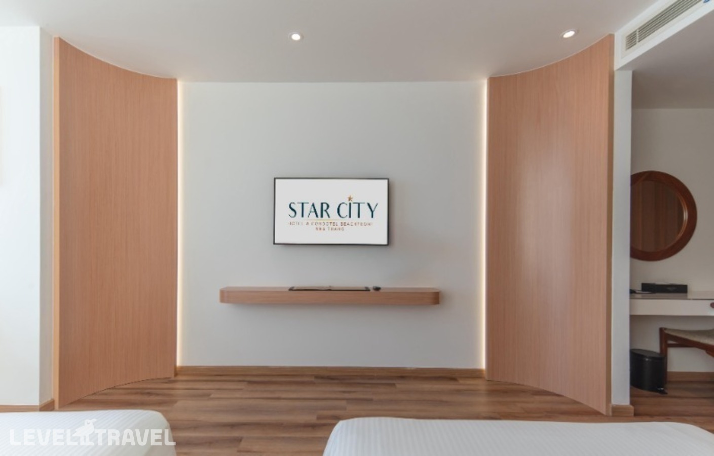фотографии номера Королевский премиум (две односпальные кровати) отеля Starcity Bayfront Nha Trang (Ex. Star City Hotel & Condotel Beachfront Nha Trang) в Вьетнам(Нячанг) - фото №2