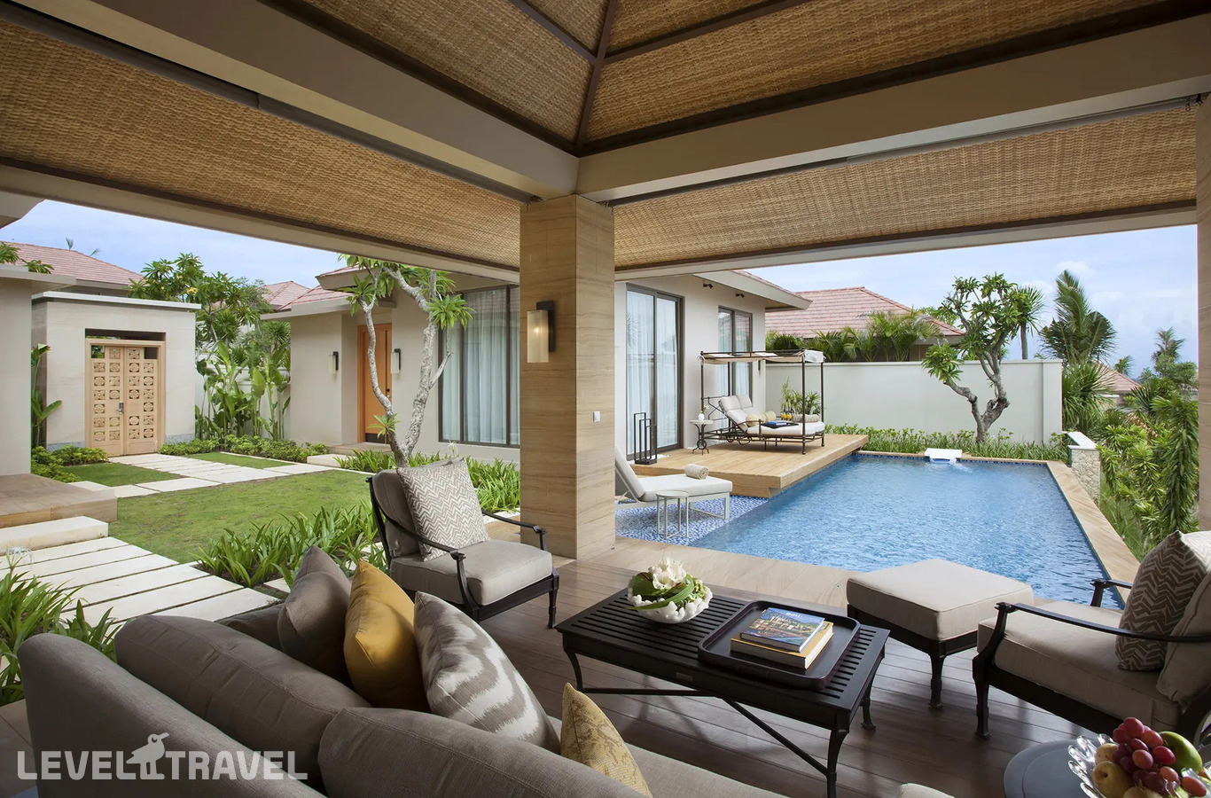 фотографии номера Вилла семейная с видом на сад отеля Mulia Villas в Индонезия(Нуса Дуа) - фото №1