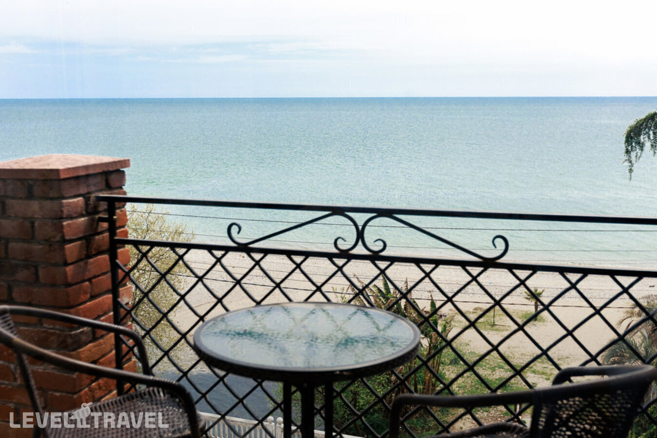 фотографии номера Делюкс угловой с видом на море отеля Афон Резорт (Afon Resort Black Sea Hotel) в Абхазия(Новый Афон) - фото №5