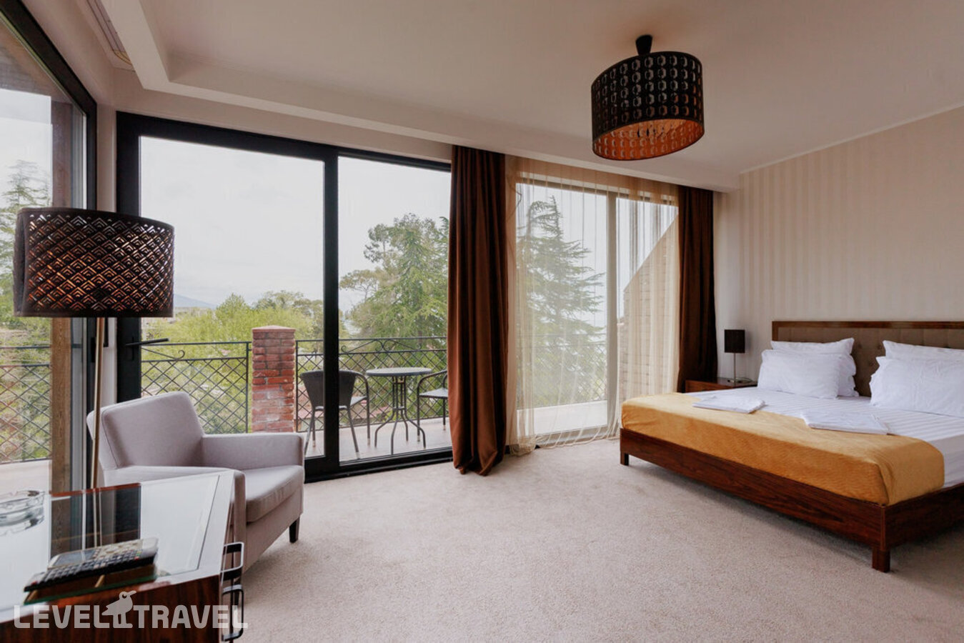фотографии номера Угловой делюкс с видом на горы отеля Афон Резорт (Afon Resort Black Sea Hotel) в Абхазия(Новый Афон) - фото №1