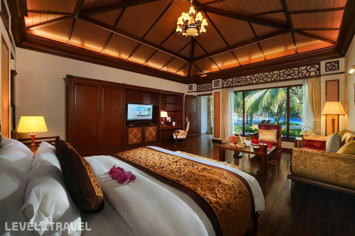 фотографии номера Вилла с видом на бассейн (без посещения парка) отеля Vinpearl Luxury Nha Trang в Вьетнам(Нячанг) - фото №1
