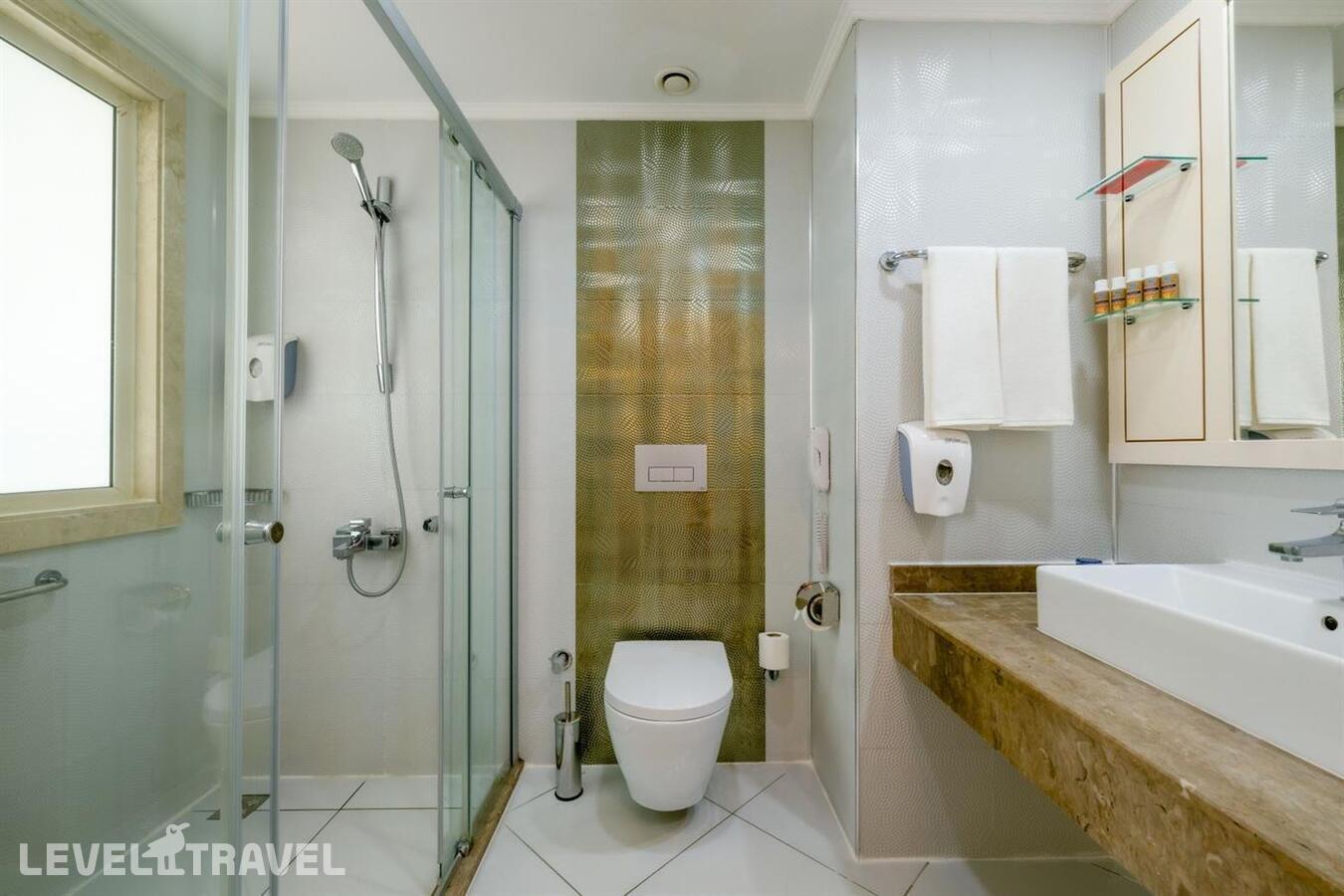 фотографии номера Номер с террасой с частичным видом на море отеля Crystal Waterworld Aqua Collection в Турция(Богазкент) - фото №4