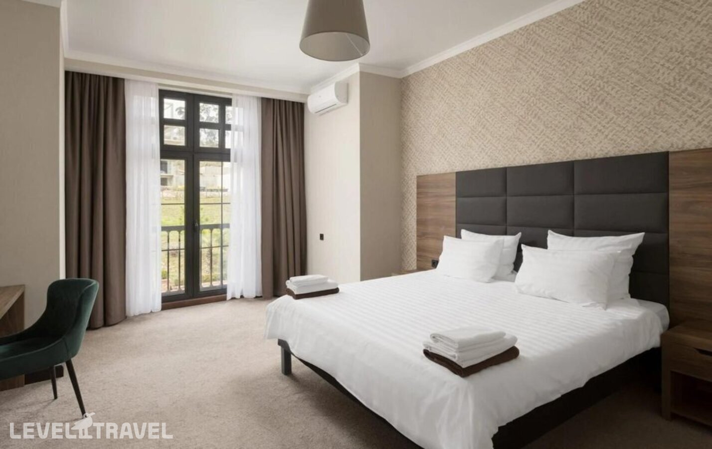 фотографии номера Делюкс с видом на двор отеля Hotel Loft в Абхазия(Новый Афон) - фото №1