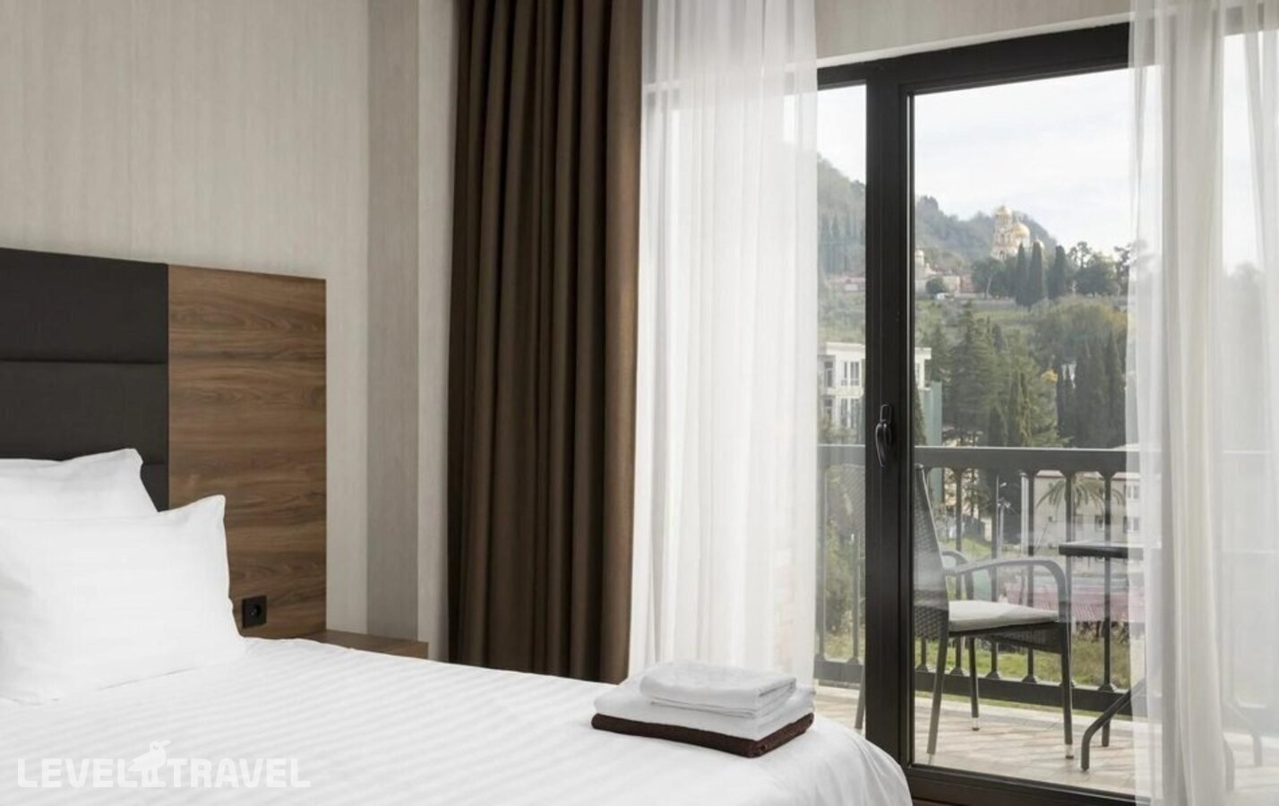 фотографии номера Делюкс с красивым видом из окна отеля Hotel Loft в Абхазия(Новый Афон) - фото №2
