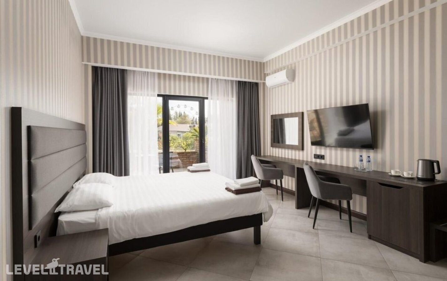 фотографии номера Семейный с террасой отеля Hotel Loft в Абхазия(Новый Афон) - фото №1