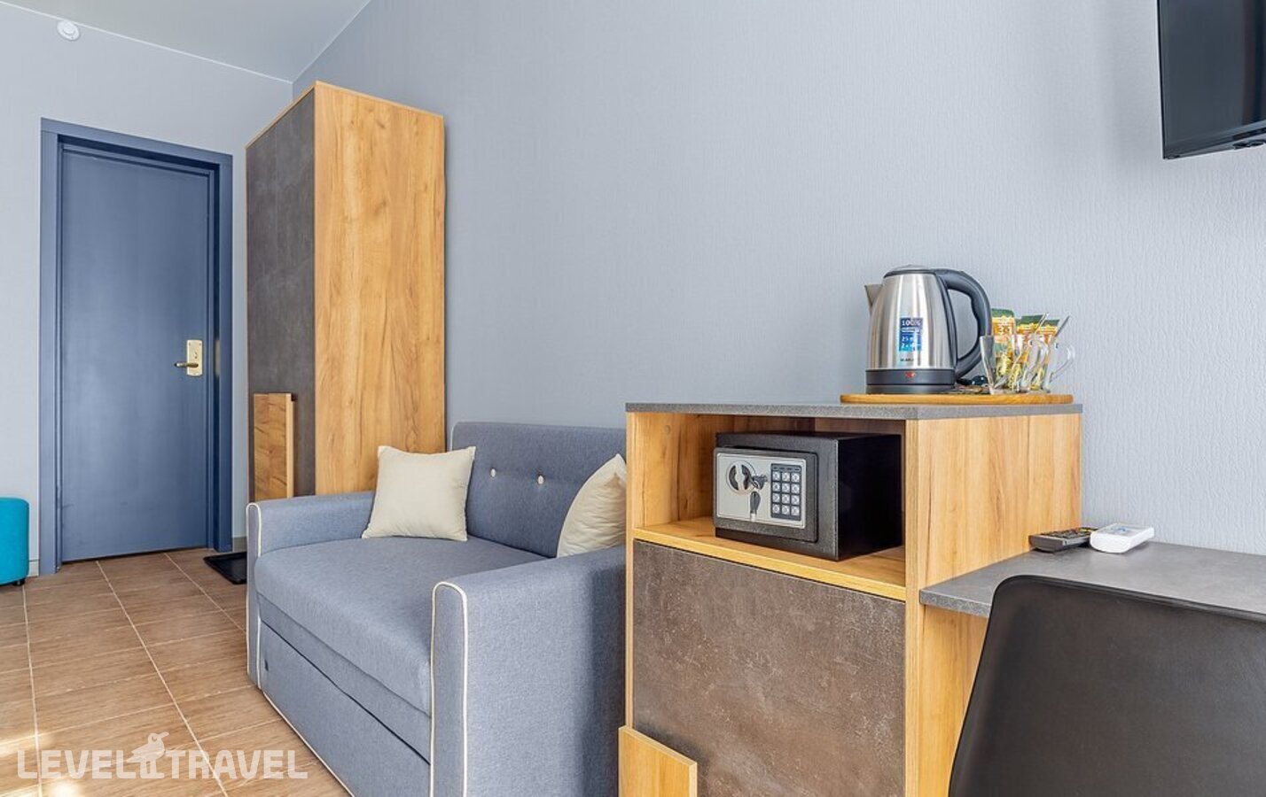 фотографии номера Улучшенный с балконом отеля Bruni Loft Hotel в Абхазия(Цандрыпш) - фото №7