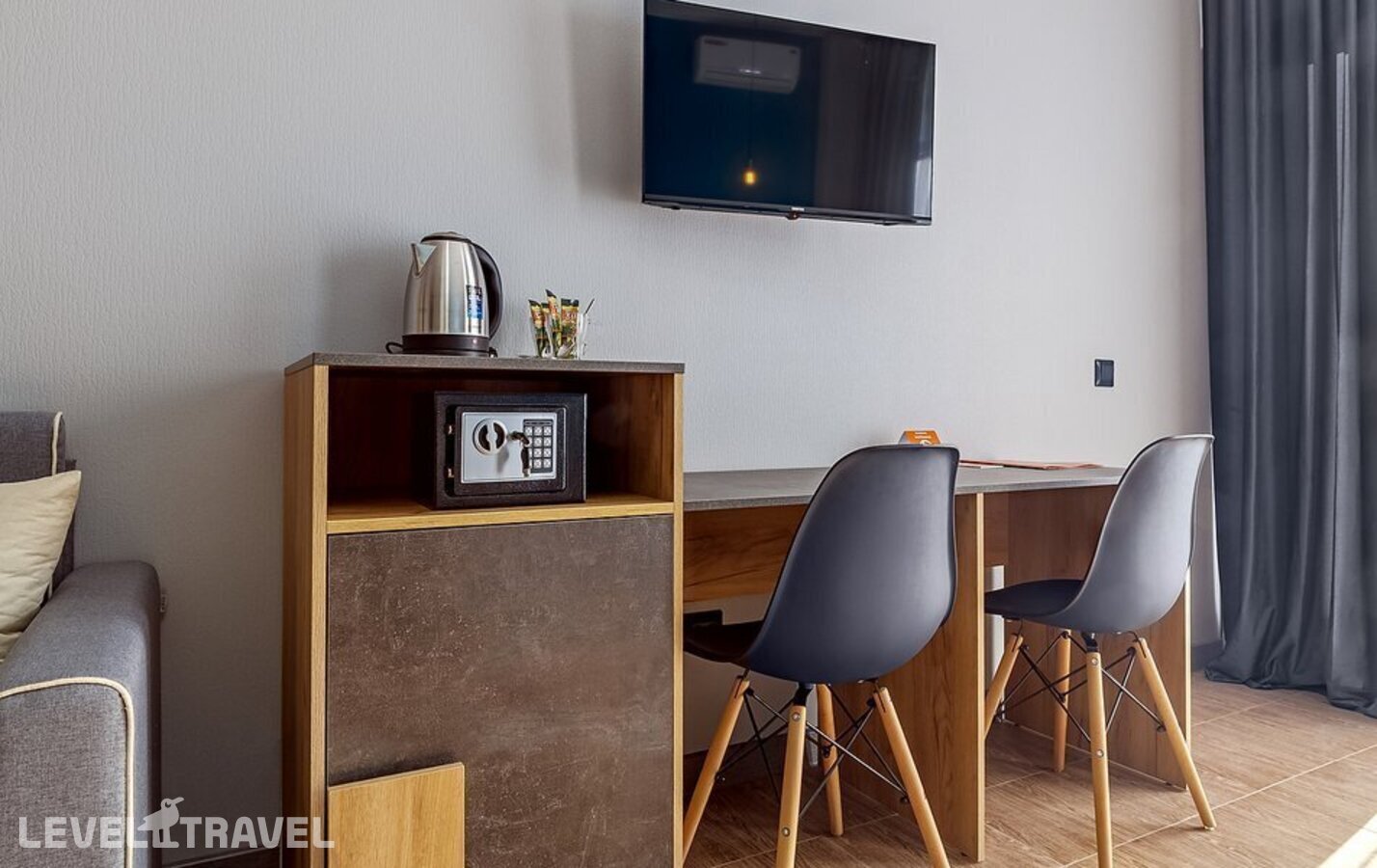 фотографии номера Улучшенный с балконом отеля Bruni Loft Hotel в Абхазия(Цандрыпш) - фото №8