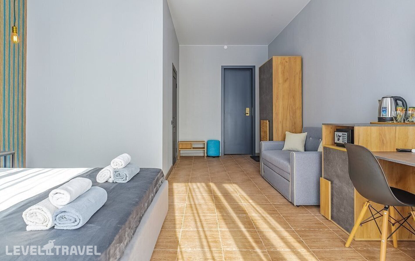 фотографии номера Улучшенный с балконом отеля Bruni Loft Hotel в Абхазия(Цандрыпш) - фото №1