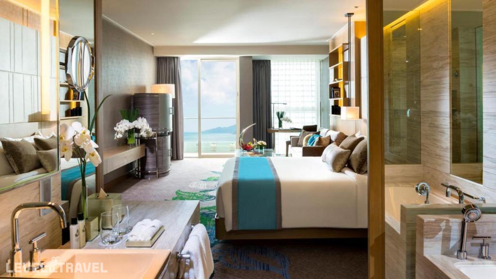 фотографии номера Полулюкс (верхний этаж) отеля Intercontinental Nha Trang Hotel в Вьетнам(Нячанг) - фото №1