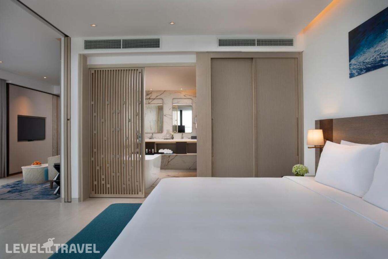 фотографии номера Угловой представительский люкс отеля Radisson Hotel Danang в Вьетнам(Дананг) - фото №5