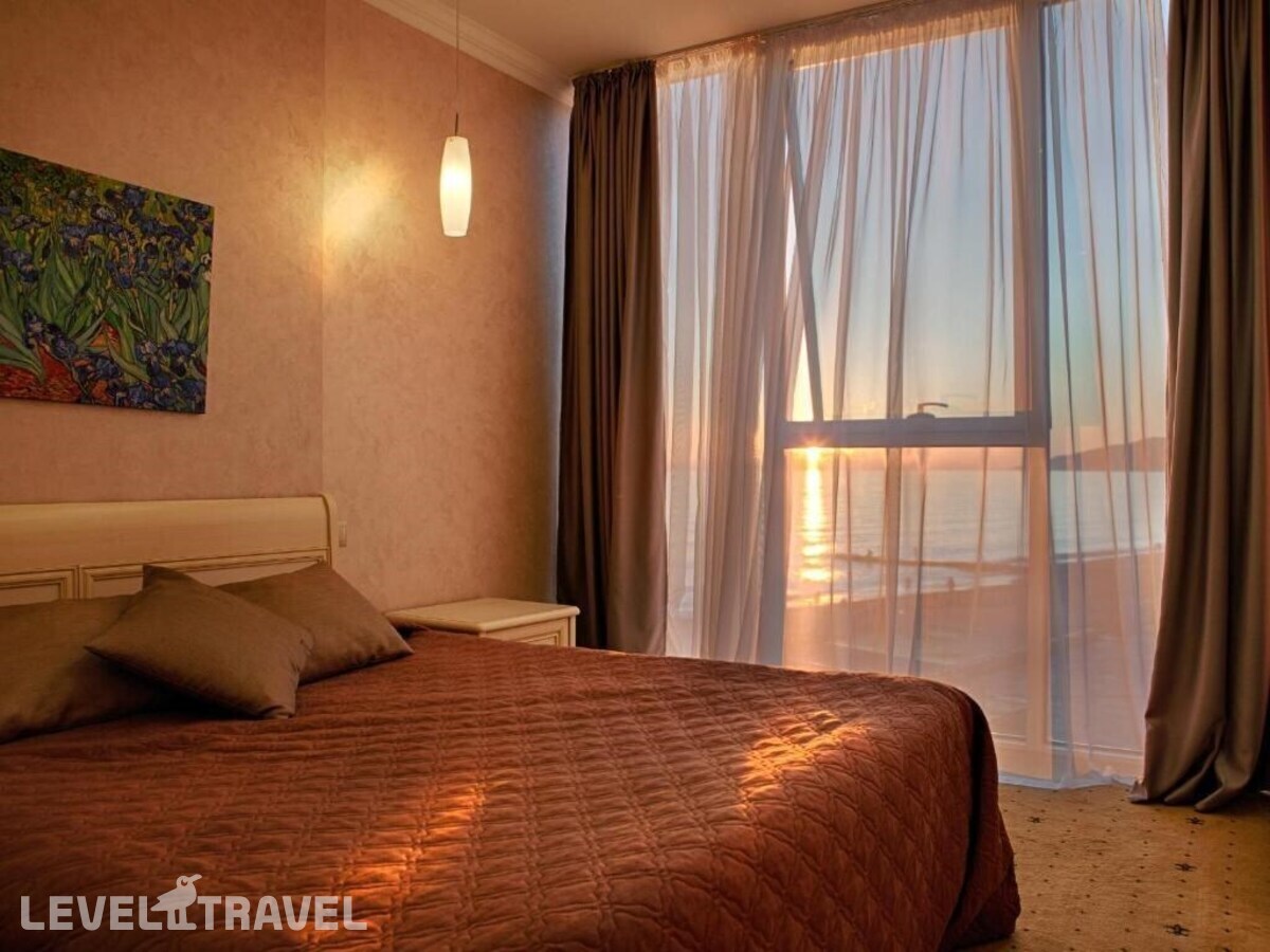 фотографии номера Полулюкс с боковым видом на море отеля Черноморъ (Ex. Sochi Beach Hotel) в Россия(Сочи - Центр) - фото №2