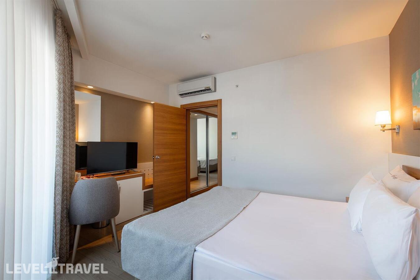 фотографии номера Семейный делюкс отеля Grand Park Lara Hotel в Турция(Лара) - фото №2