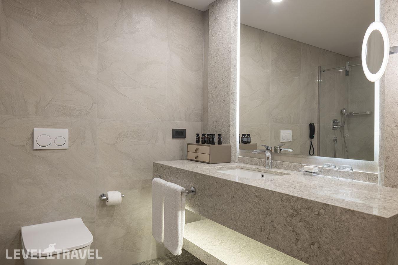 фотографии номера Комфорт с видом на бассейн отеля Movenpick Resort Antalya Tekirova (Ex Royal Diwa Tekirova) в Турция(Текирова) - фото №4
