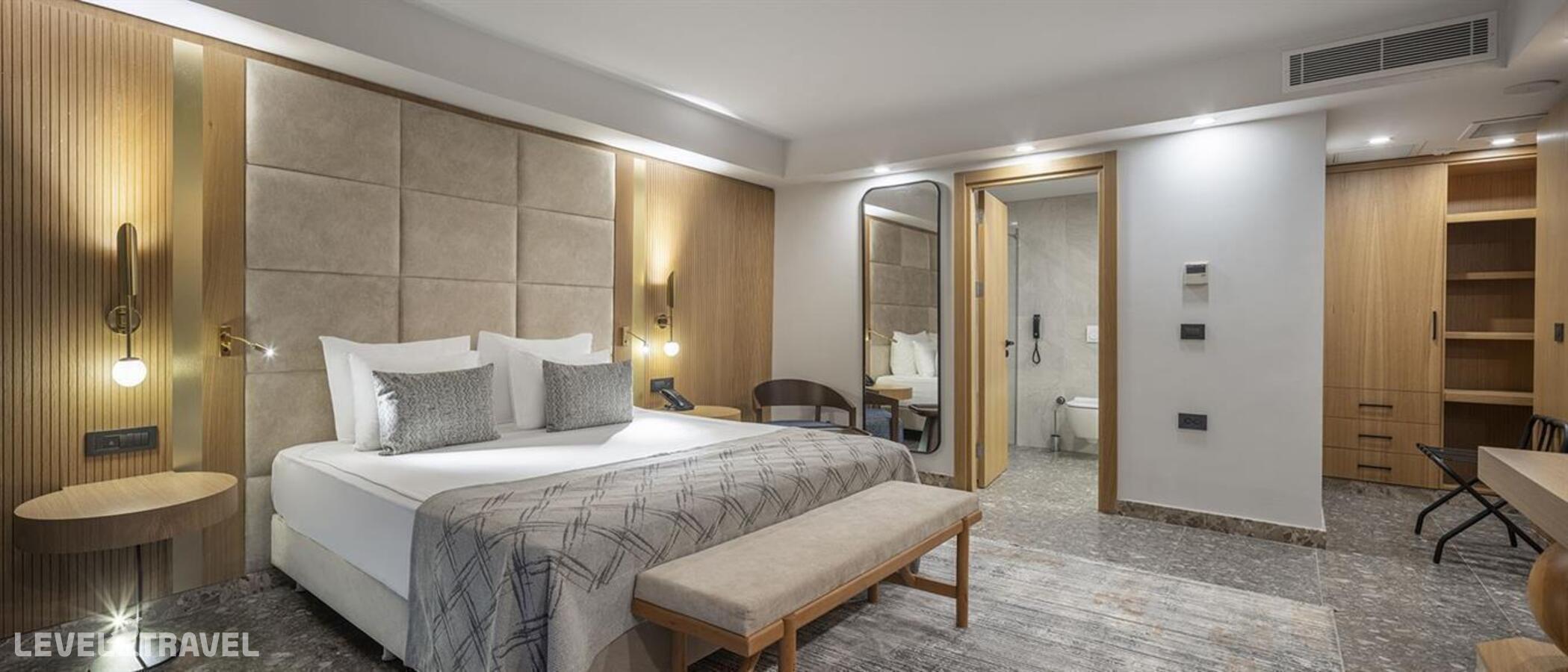 фотографии номера Комфорт с видом на бассейн отеля Movenpick Resort Antalya Tekirova (Ex Royal Diwa Tekirova) в Турция(Текирова) - фото №1