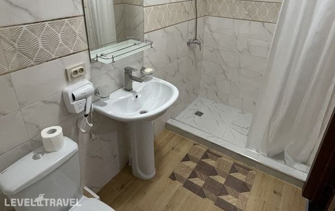 фотографии номера Трехместный люкс (2 комнаты) отеля Отель Шоколад в Абхазия(Амзара) - фото №3