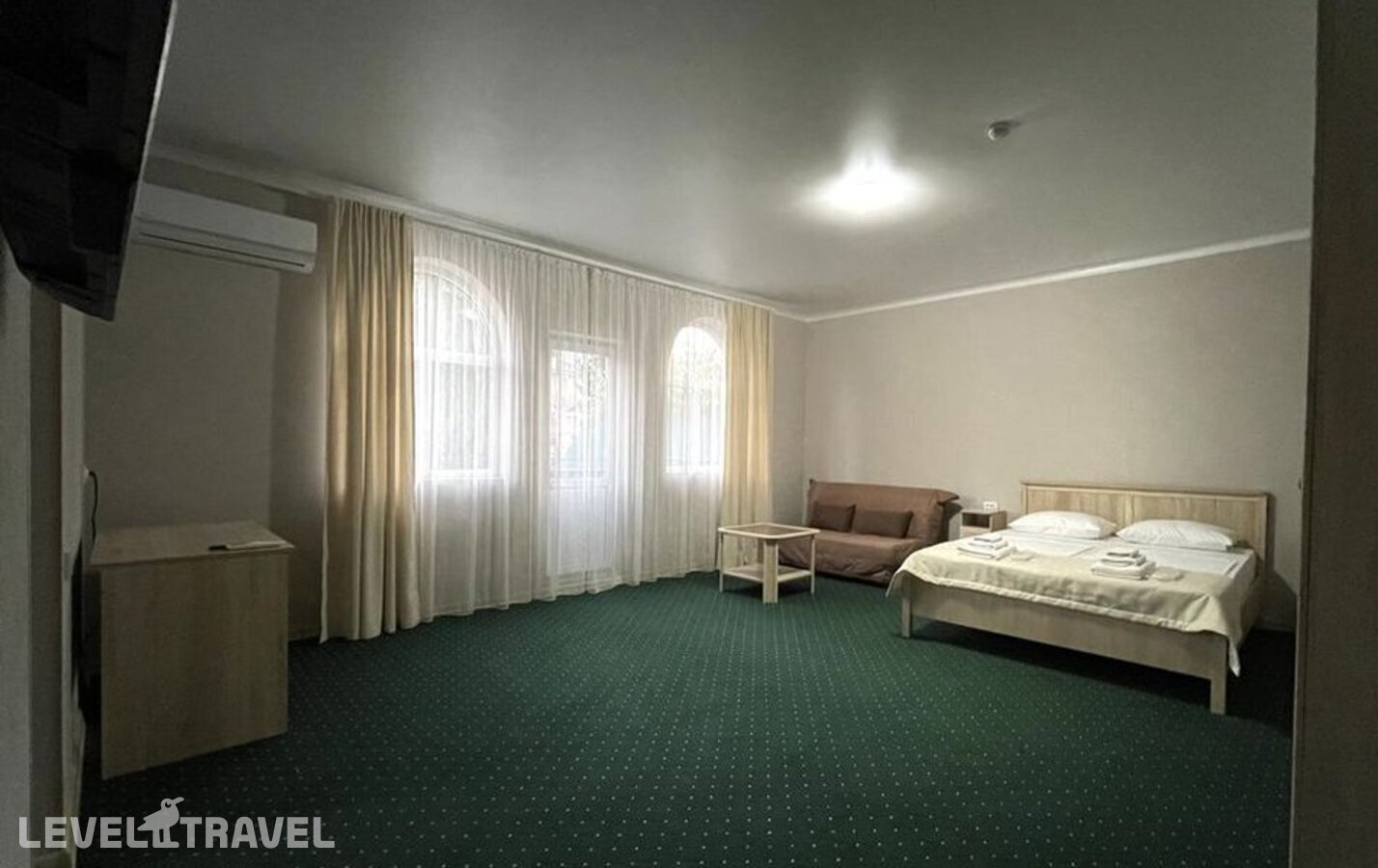 фотографии номера Трехместный люкс (2 комнаты) отеля Отель Шоколад в Абхазия(Амзара) - фото №1