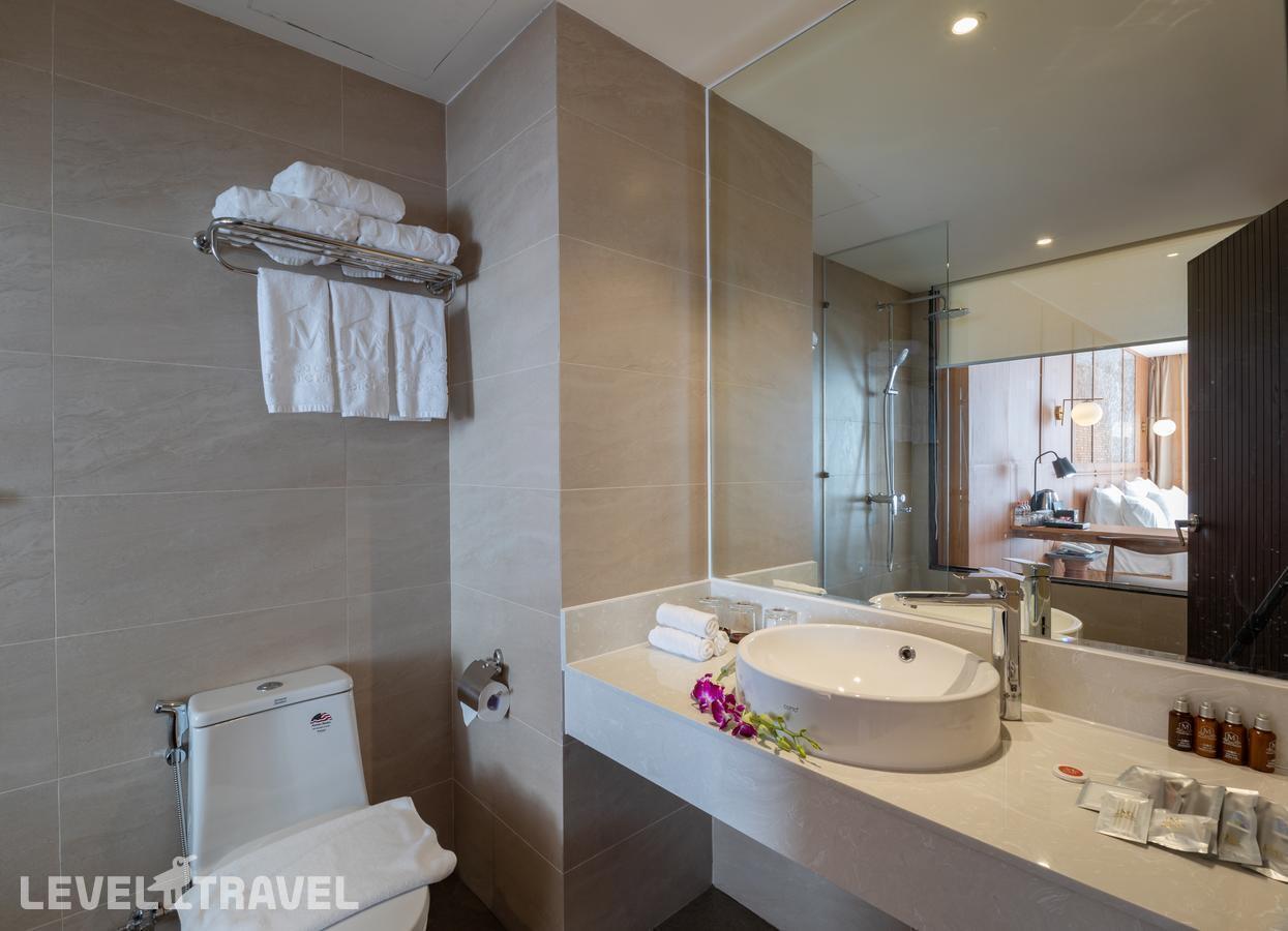 фотографии номера Трехместный делюкс с частичным видом на море отеля Majestic Premium Hotel в Вьетнам(Нячанг) - фото №4