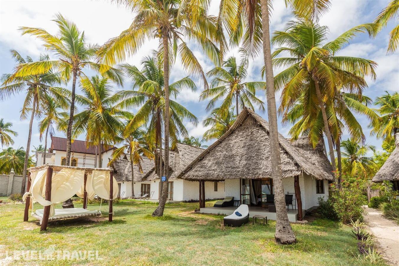 фотографии номера Люкс с видом на море отеля Karafuu Hotel Beach Resort в Танзания(Пингве Бич) - фото №1