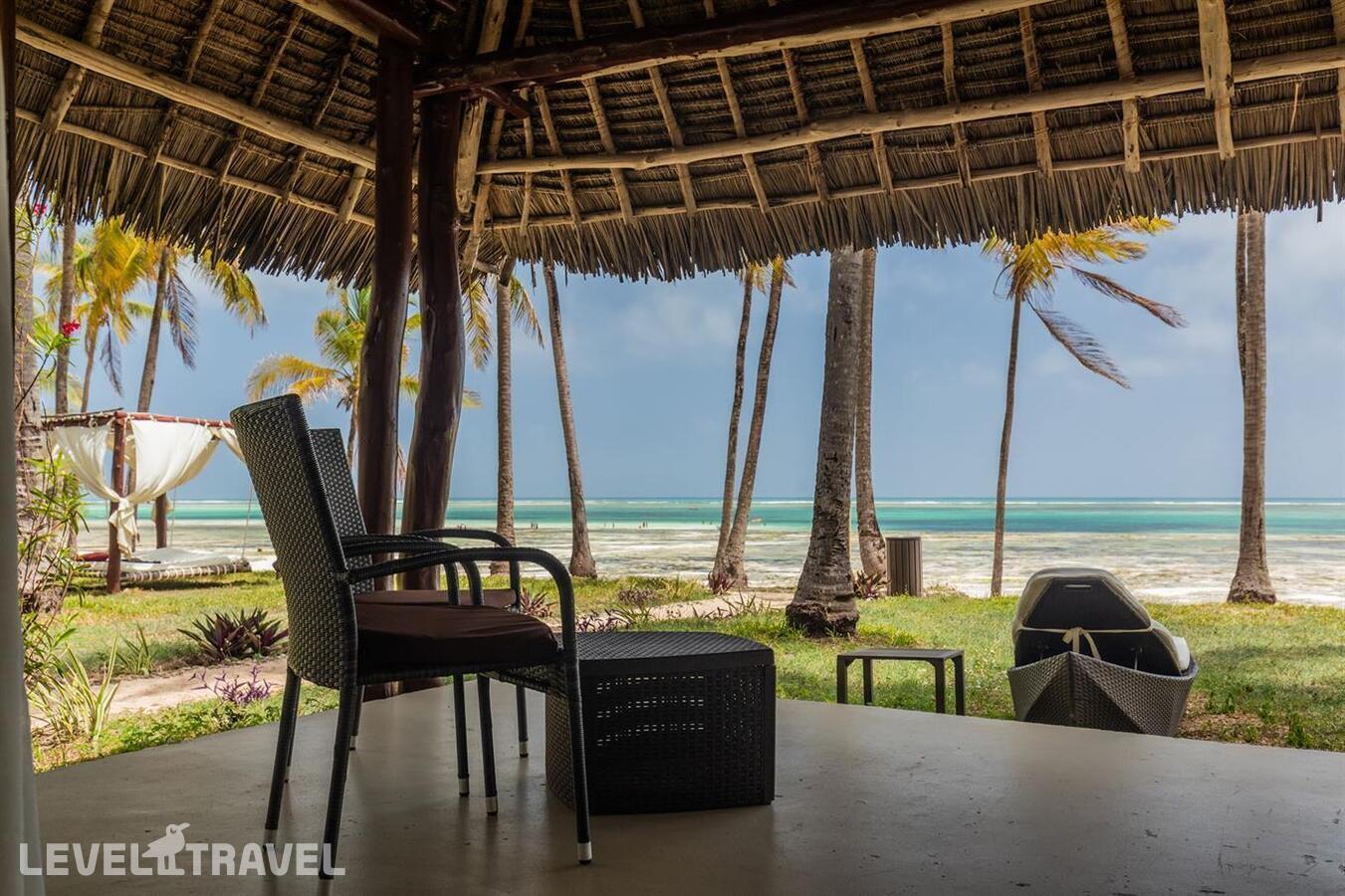 фотографии номера Люкс с видом на море отеля Karafuu Hotel Beach Resort в Танзания(Пингве Бич) - фото №2