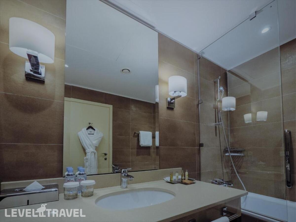 фотографии номера Премиум (две односпальные кровати) отеля Doubletree By Hilton Hotel Moscow Marina в Россия(Северный административный округ (САО)) - фото №3