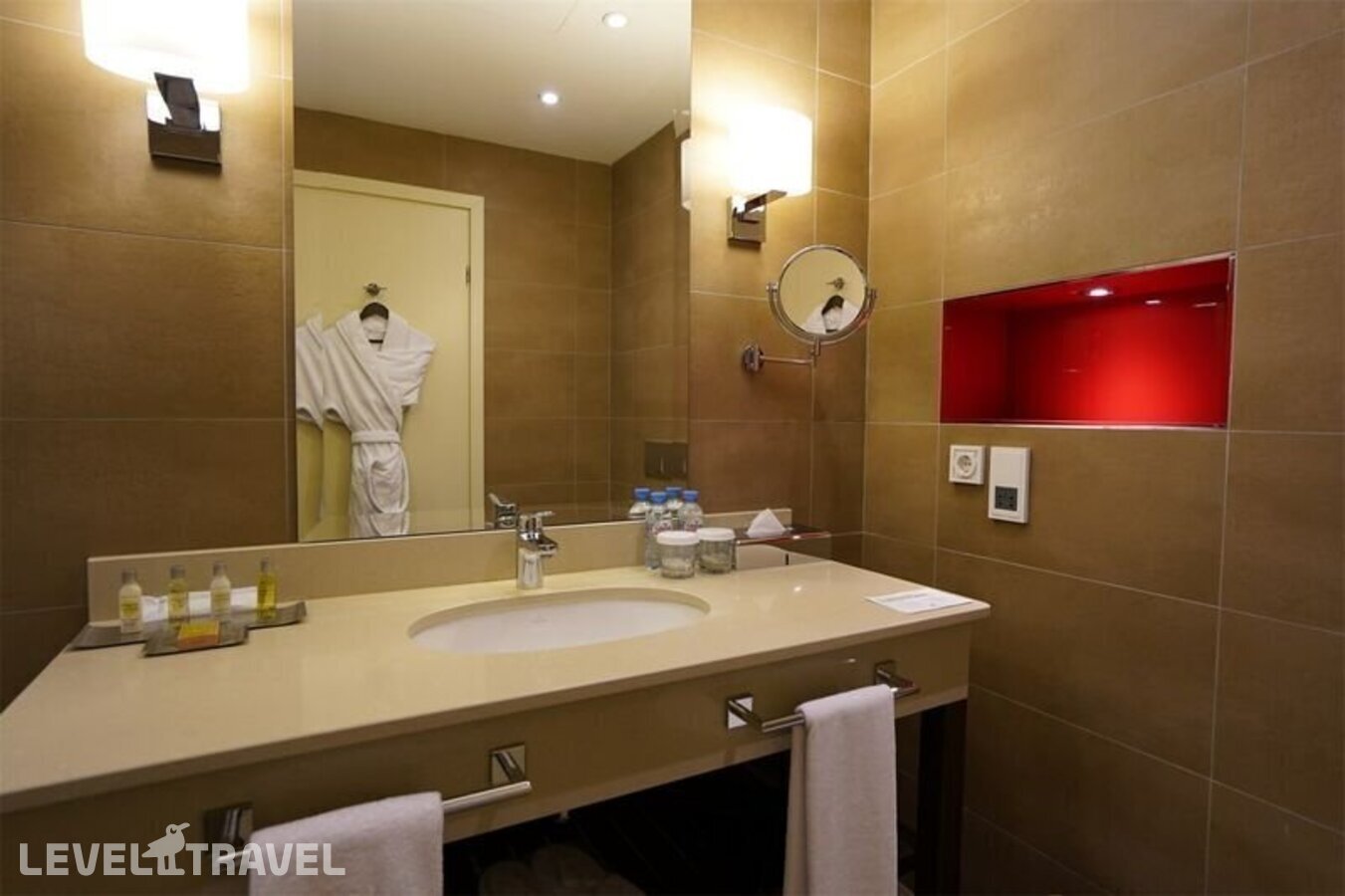 фотографии номера Премиум (две односпальные кровати) отеля Doubletree By Hilton Hotel Moscow Marina в Россия(Северный административный округ (САО)) - фото №19
