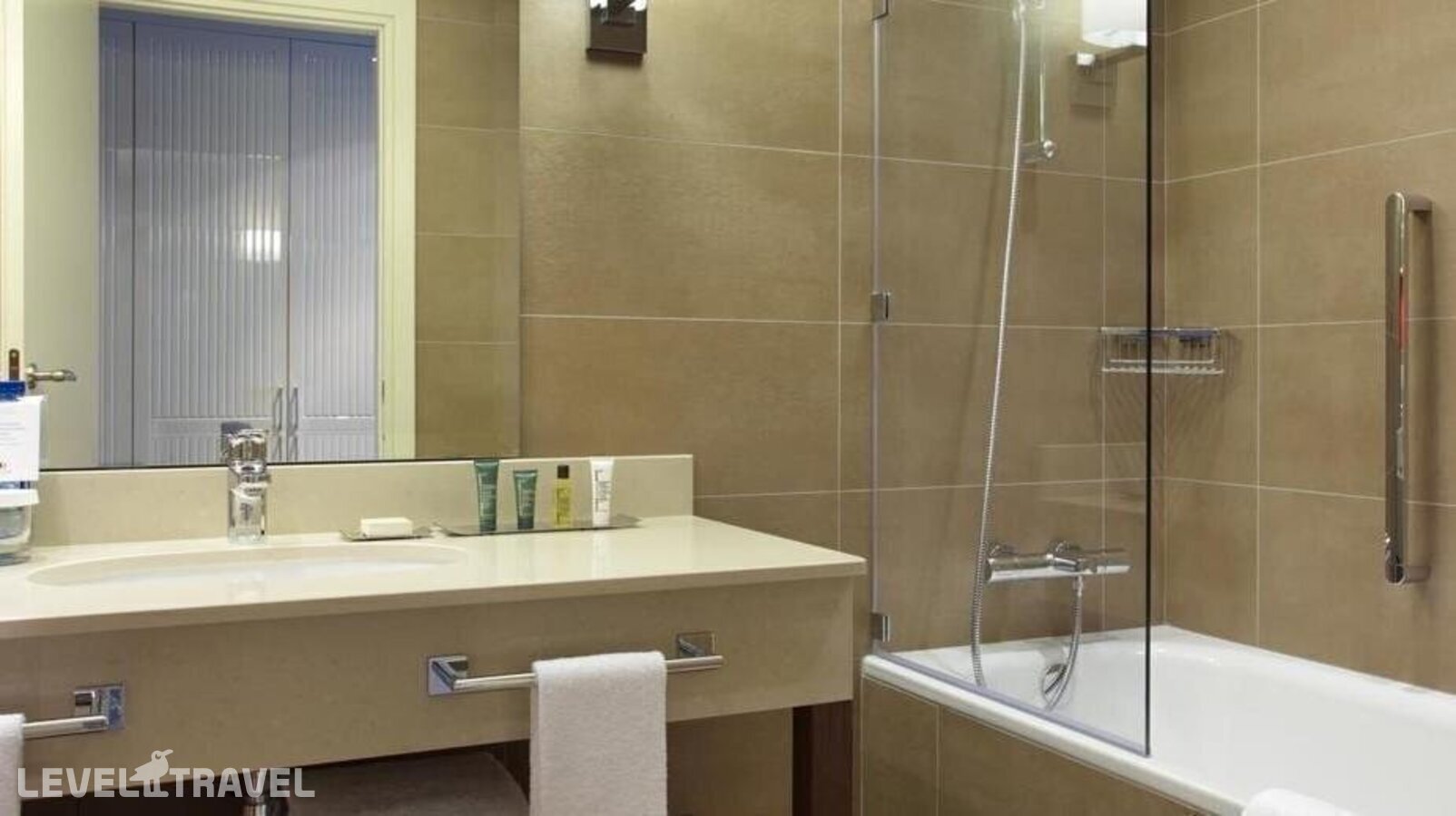фотографии номера Премиум (две односпальные кровати) отеля Doubletree By Hilton Hotel Moscow Marina в Россия(Северный административный округ (САО)) - фото №12
