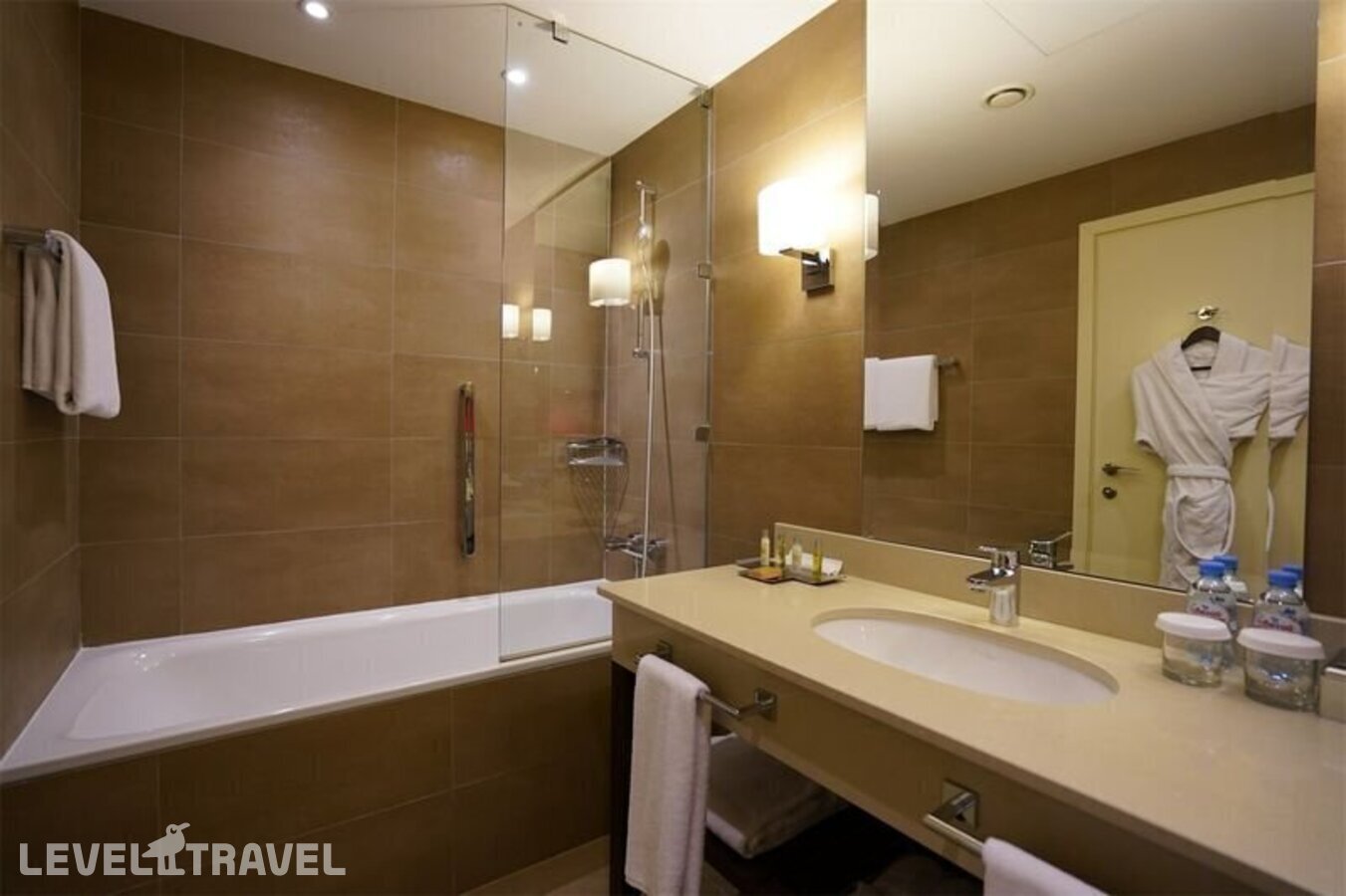 фотографии номера Премиум (две односпальные кровати) отеля Doubletree By Hilton Hotel Moscow Marina в Россия(Северный административный округ (САО)) - фото №20