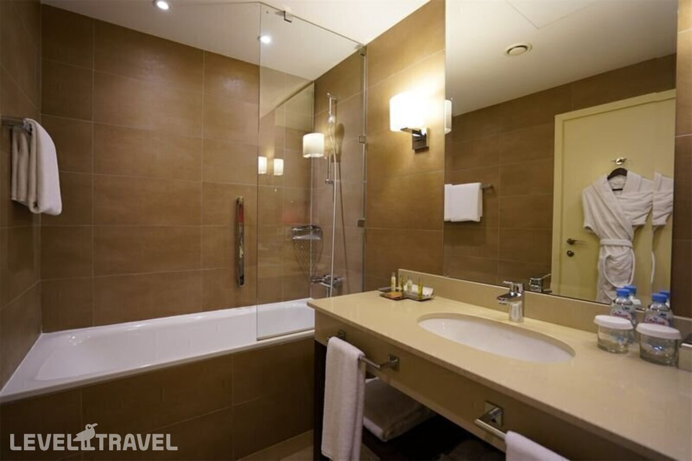 фотографии номера Премиум (две односпальные кровати) отеля Doubletree By Hilton Hotel Moscow Marina в Россия(Северный административный округ (САО)) - фото №11