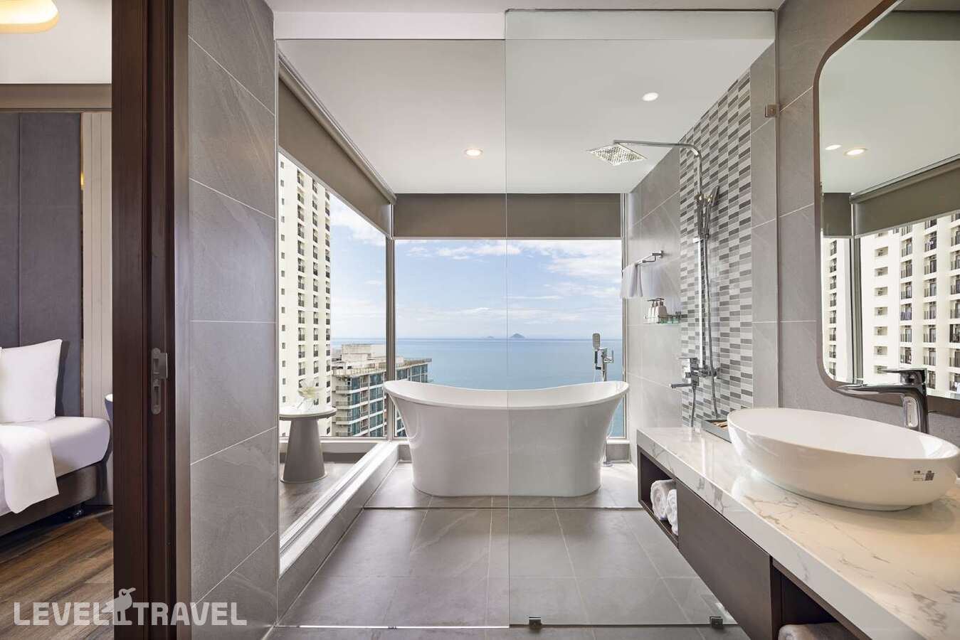 фотографии номера Представительский люкс с видом на океан отеля Annova Hotel Nha Trang в Вьетнам(Нячанг) - фото №2