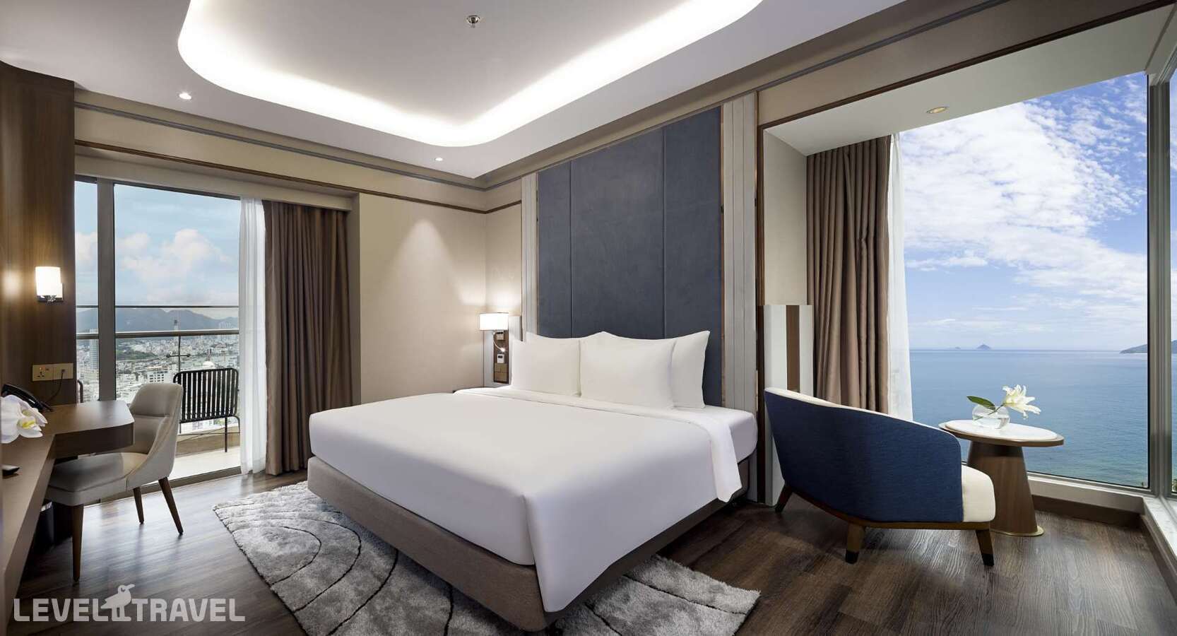 фотографии номера Представительский люкс с видом на океан отеля Annova Hotel Nha Trang в Вьетнам(Нячанг) - фото №1