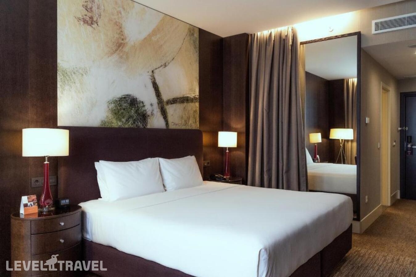фотографии номера Делюкс улучшенный отеля Doubletree By Hilton Hotel Moscow Marina в Россия(Северный административный округ (САО)) - фото №2