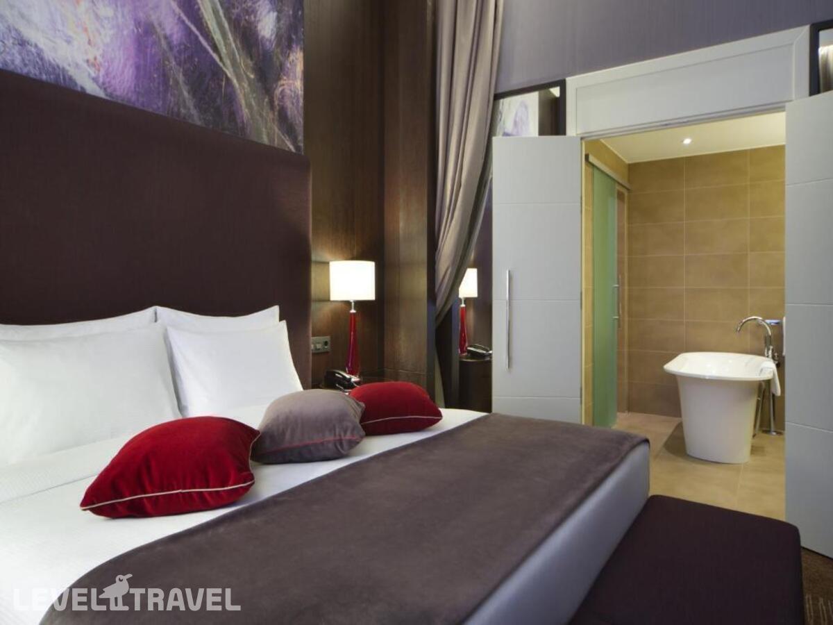 фотографии номера Делюкс улучшенный отеля Doubletree By Hilton Hotel Moscow Marina в Россия(Северный административный округ (САО)) - фото №1