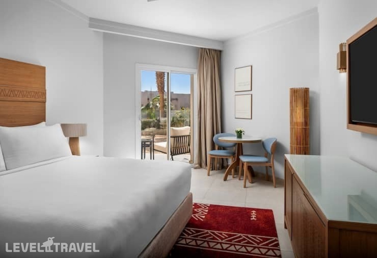 фотографии номера Премиум с видом на сад или бассейн отеля Doubletree By Hilton Sharm El Sheikh - Sharm Bay в Египет(Уайт Найт) - фото №1