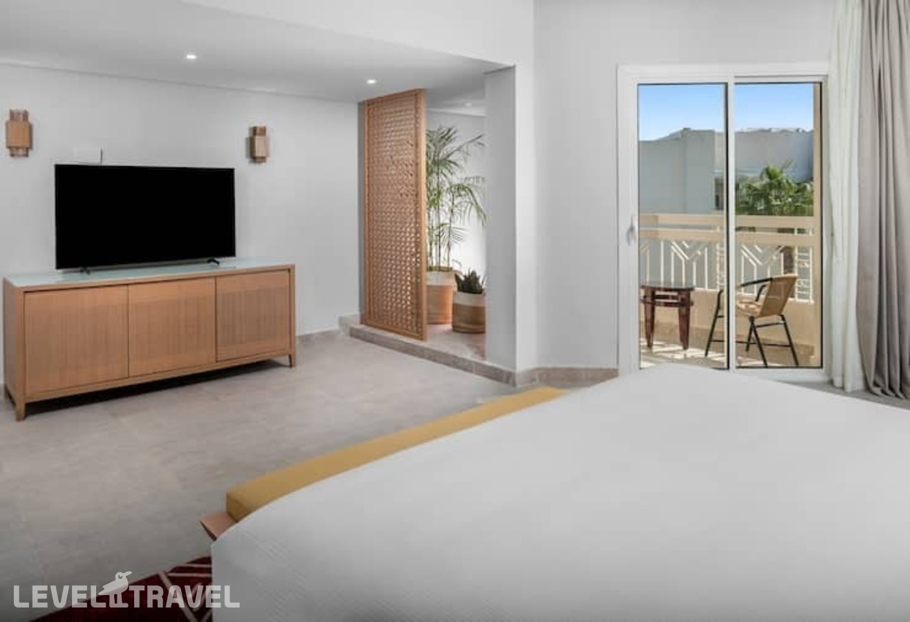 фотографии номера Премиум с видом на сад или бассейн отеля Doubletree By Hilton Sharm El Sheikh - Sharm Bay в Египет(Уайт Найт) - фото №6