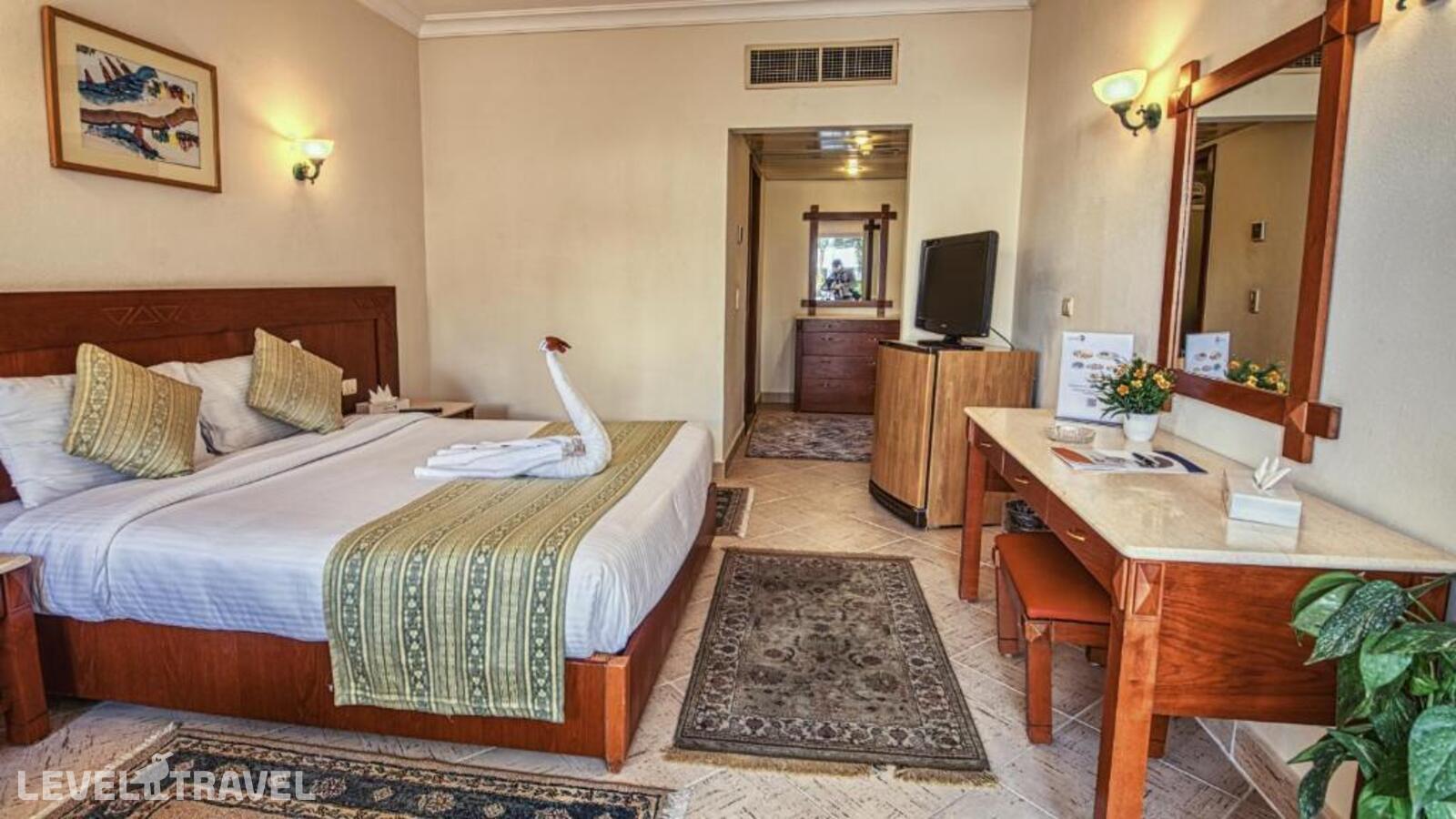 фотографии номера Люкс с видом на бассейн отеля Falcon Hills Hotel в Египет(Шарм-эль-Шейх) - фото №1