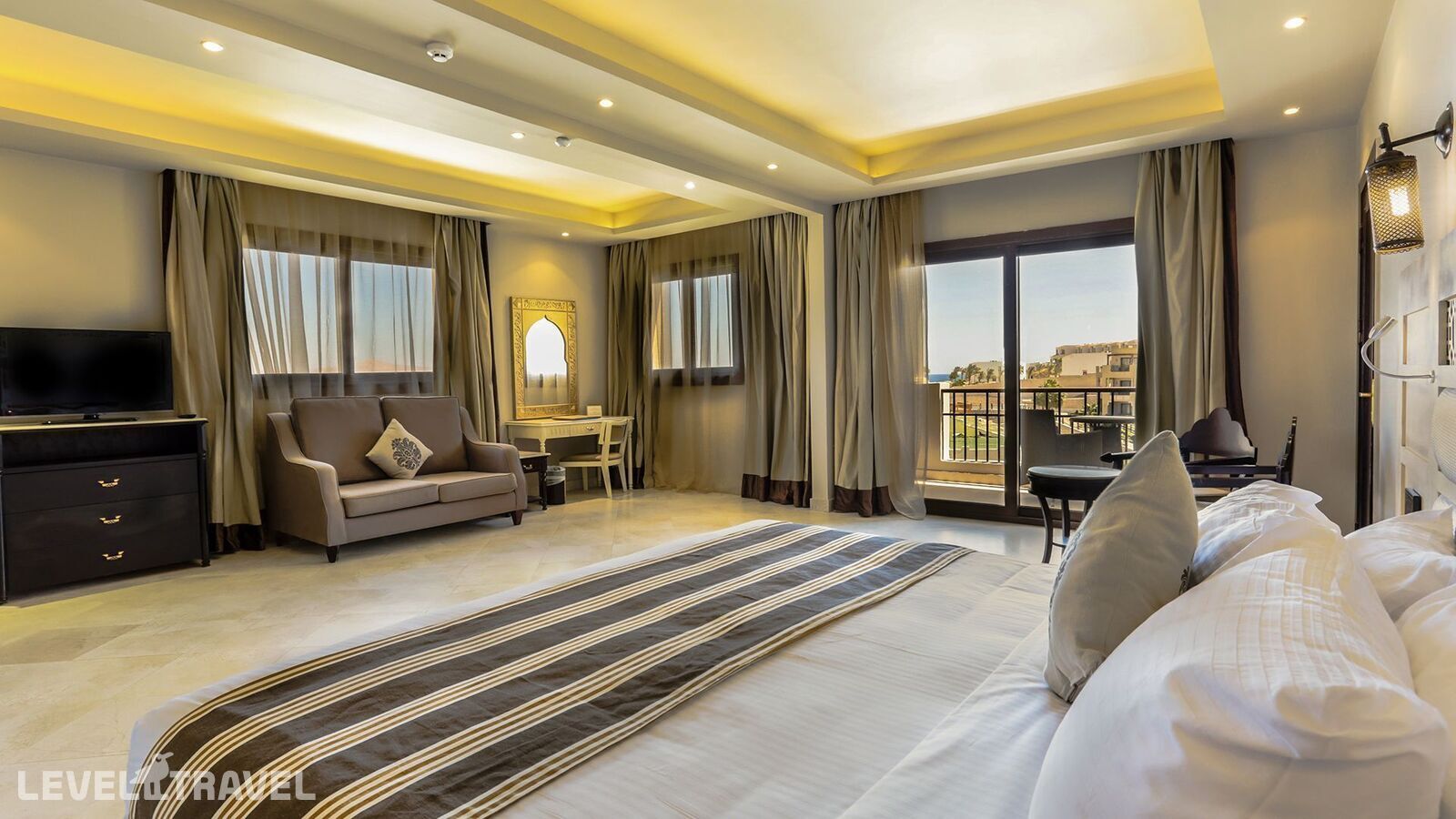 фотографии номера Люкс отеля Sunrise Arabian Beach Resort в Египет(Шаркс Бэй) - фото №1
